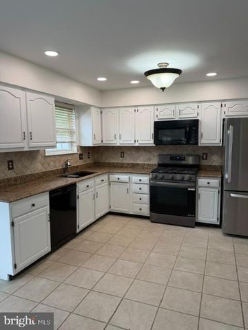 108 PARKSIDE DR, Dublin, PA 18917