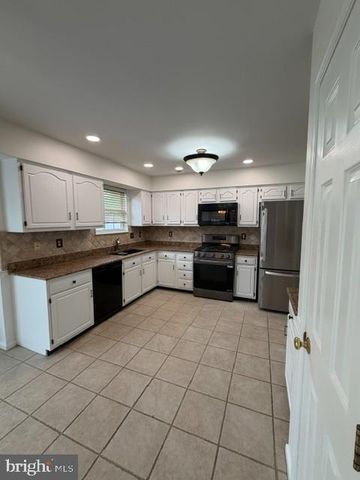 108 PARKSIDE DR, Dublin, PA 18917