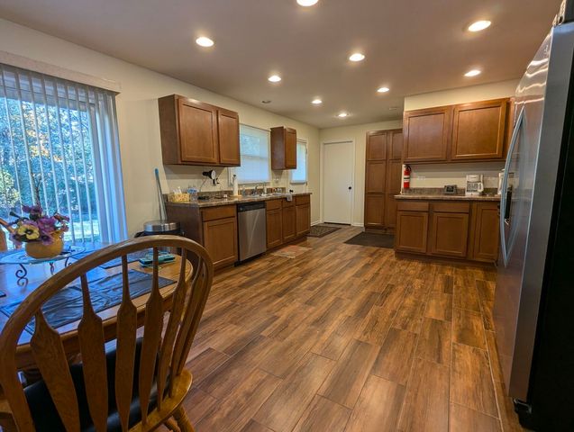 220 Mulberry Lane, Elk Grove Village, IL 60007