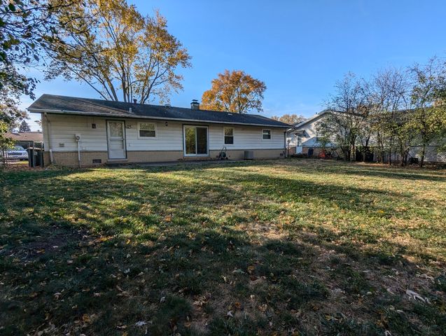 220 Mulberry Lane, Elk Grove Village, IL 60007