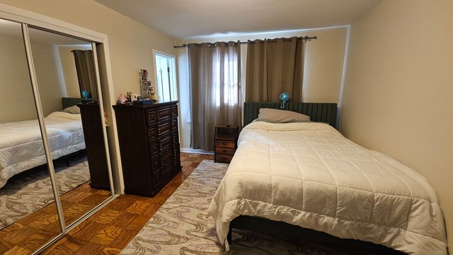 220 Mulberry Lane, Elk Grove Village, IL 60007