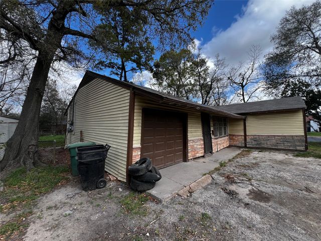 5967 Southtown Street, Houston, TX 77033