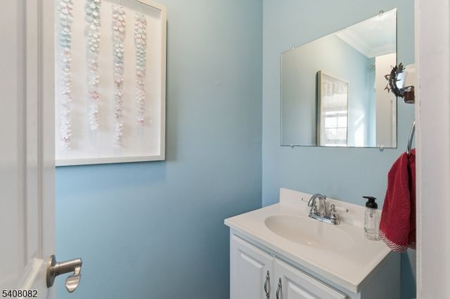 108 Windsor Ct, Hillsborough Twp., NJ 08844