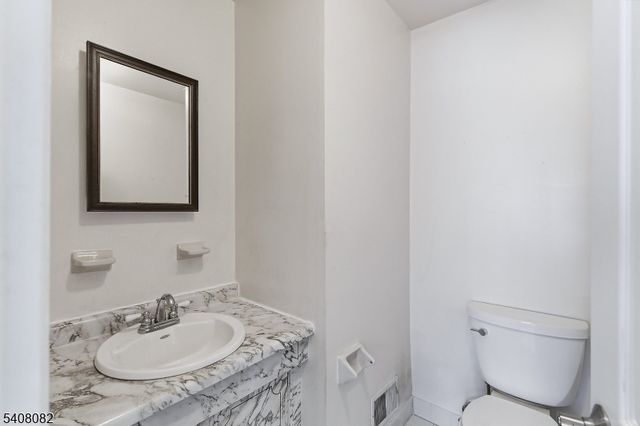 108 Windsor Ct, Hillsborough Twp., NJ 08844