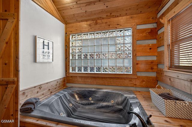 1525 Walt Price Road, Sevierville, TN 37876