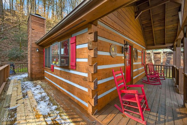 1525 Walt Price Road, Sevierville, TN 37876