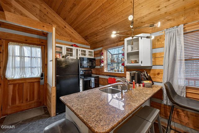 1525 Walt Price Road, Sevierville, TN 37876