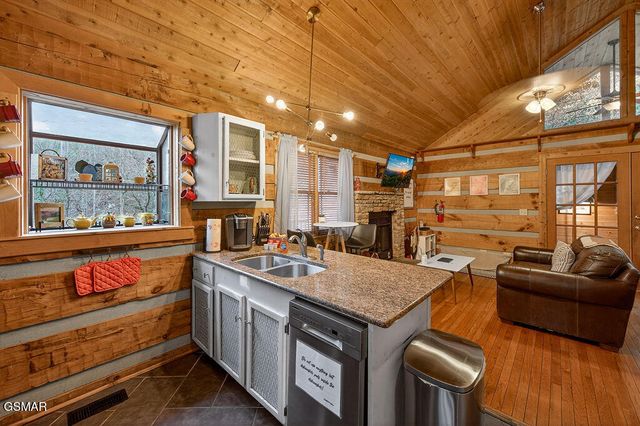 1525 Walt Price Road, Sevierville, TN 37876