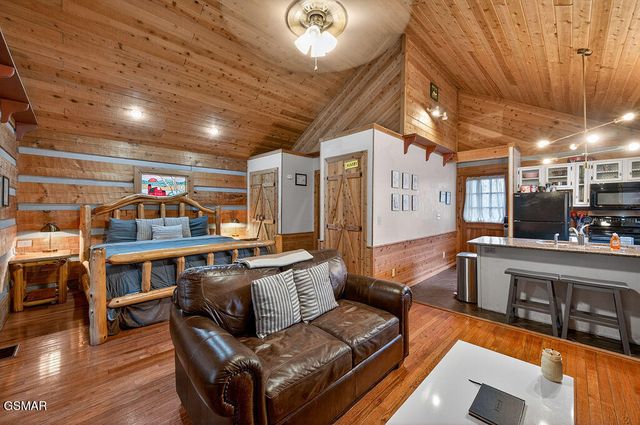 1525 Walt Price Road, Sevierville, TN 37876