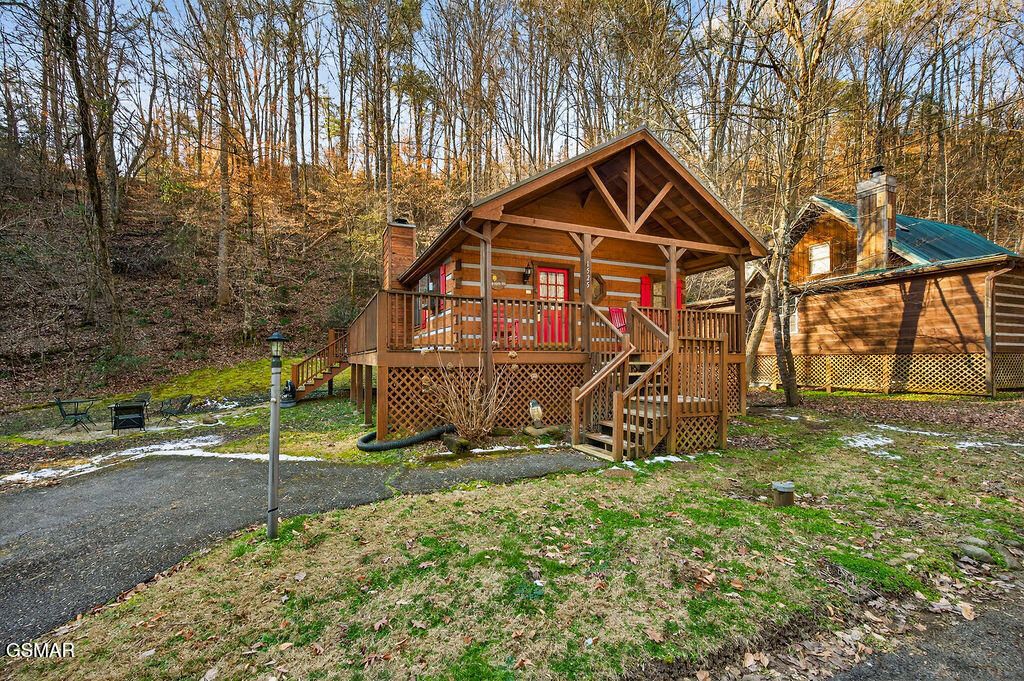 1525 Walt Price Road, Sevierville, TN 37876