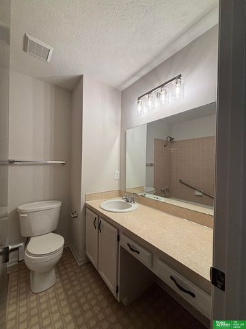 8655 Monroe Street, Ralston, NE 68127