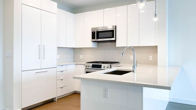 45 Lewis St 607, Boston, MA 02128