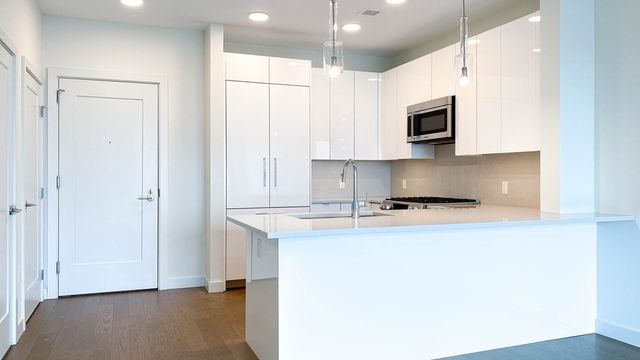 45 Lewis St 607, Boston, MA 02128