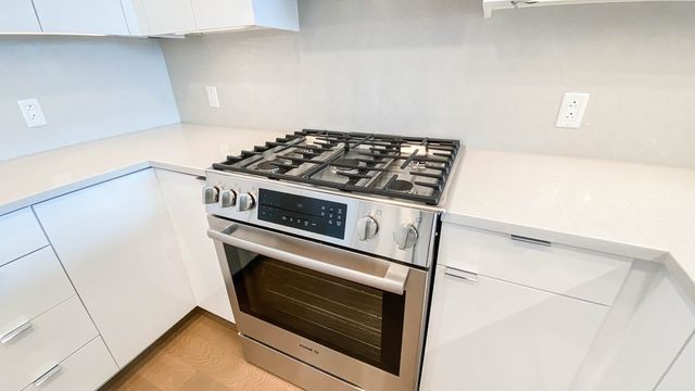 45 Lewis St 607, Boston, MA 02128