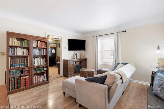 26692 Chippendale Street, Roseville, MI 48066