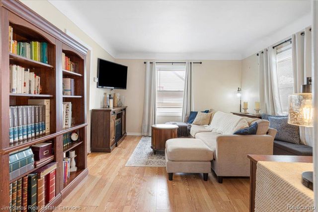 26692 Chippendale Street, Roseville, MI 48066