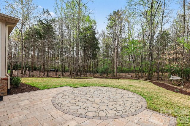 17909 Nodghia Circle, Davidson, NC 28036