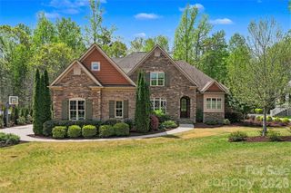 17909 Nodghia Circle, Davidson, NC 28036