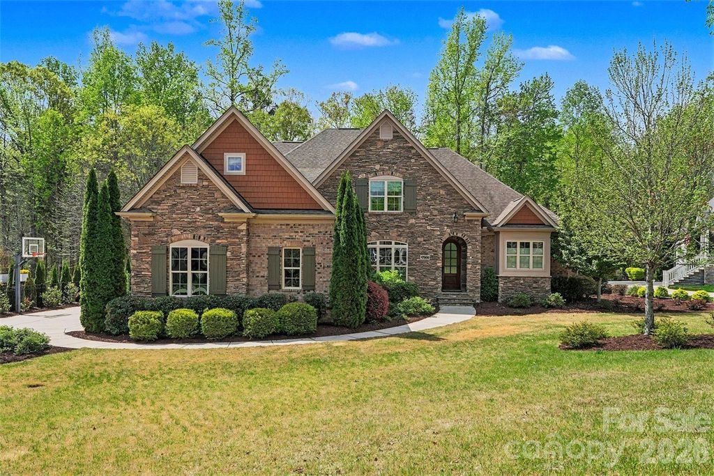 17909 Nodghia Circle, Davidson, NC 28036