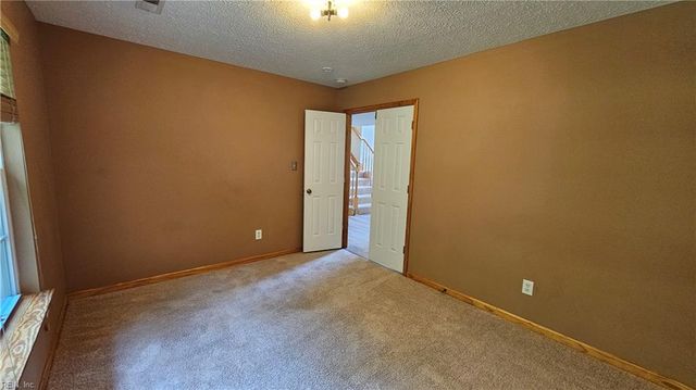 211 Tallyho DR, Yorktown, VA 23693