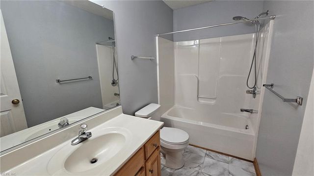 211 Tallyho DR, Yorktown, VA 23693