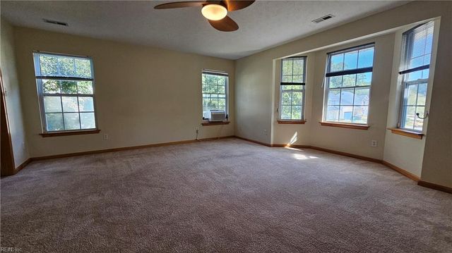 211 Tallyho DR, Yorktown, VA 23693