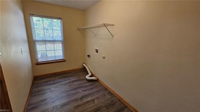 211 Tallyho DR, Yorktown, VA 23693