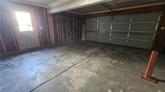 211 Tallyho DR, Yorktown, VA 23693