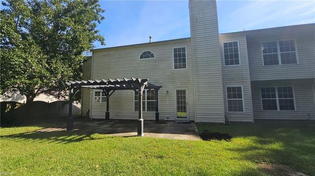 211 Tallyho DR, Yorktown, VA 23693