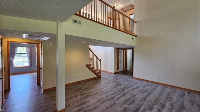 211 Tallyho DR, Yorktown, VA 23693