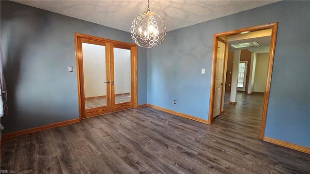 211 Tallyho DR, Yorktown, VA 23693