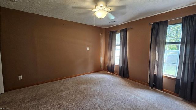211 Tallyho DR, Yorktown, VA 23693