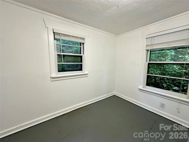 4 Arbutus Road, Asheville, NC 28805