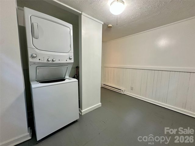 4 Arbutus Road, Asheville, NC 28805