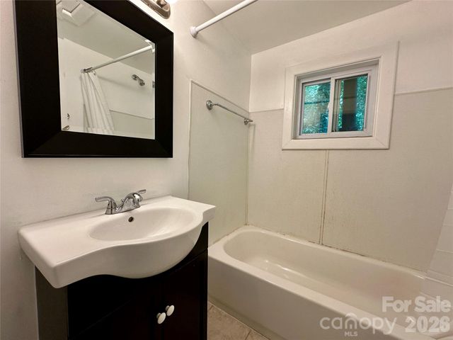 4 Arbutus Road, Asheville, NC 28805