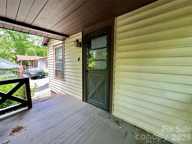 4 Arbutus Road, Asheville, NC 28805