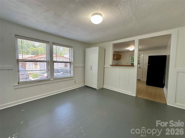 4 Arbutus Road, Asheville, NC 28805