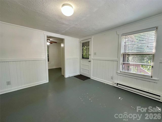 4 Arbutus Road, Asheville, NC 28805