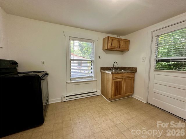 4 Arbutus Road, Asheville, NC 28805