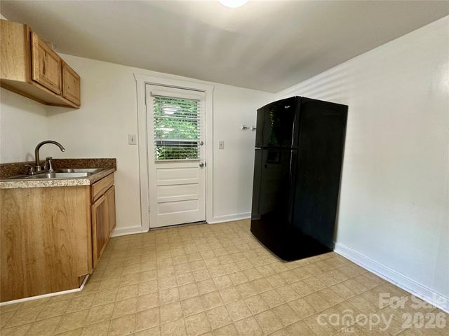 4 Arbutus Road, Asheville, NC 28805