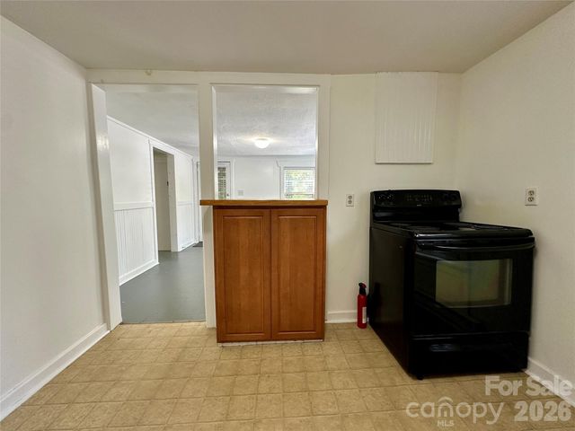 4 Arbutus Road, Asheville, NC 28805