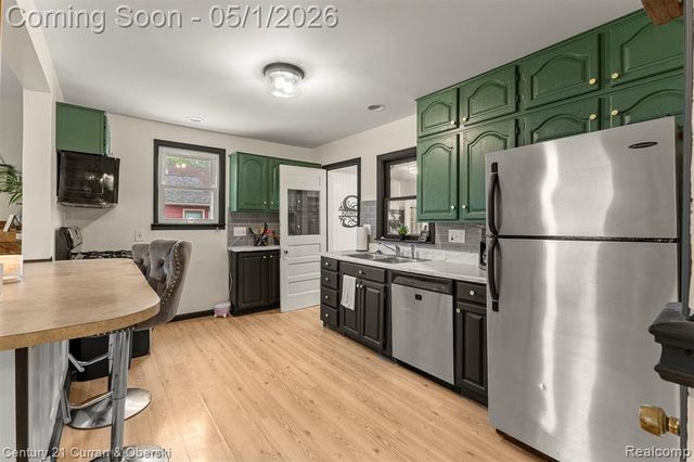 2985 Lafayette Drive, Trenton, MI 48183