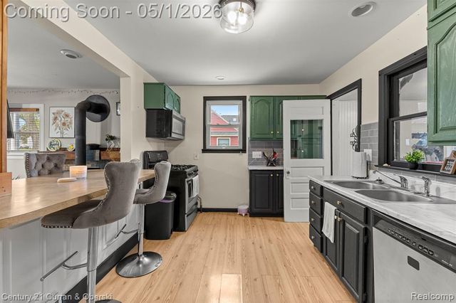 2985 Lafayette Drive, Trenton, MI 48183
