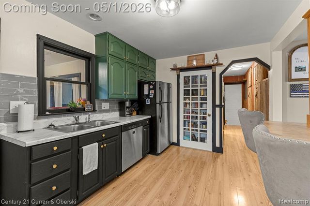 2985 Lafayette Drive, Trenton, MI 48183
