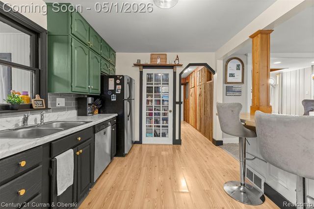 2985 Lafayette Drive, Trenton, MI 48183