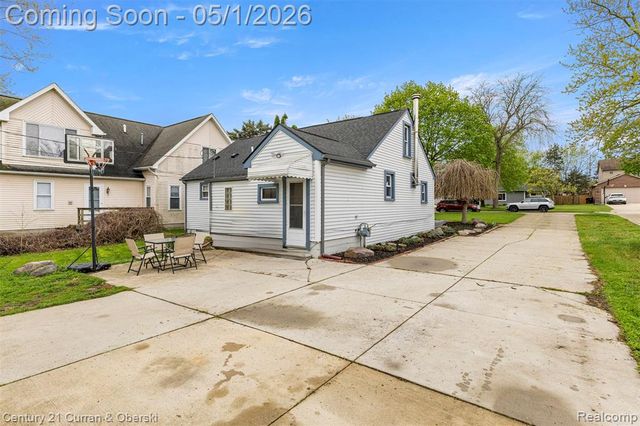 2985 Lafayette Drive, Trenton, MI 48183