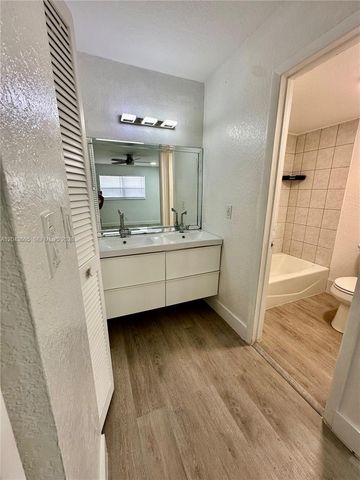 6201 N Falls Cir Drive 212, Lauderhill, FL 33319