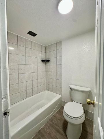 6201 N Falls Cir Drive 212, Lauderhill, FL 33319