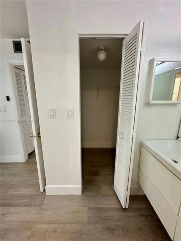 6201 N Falls Cir Drive 212, Lauderhill, FL 33319