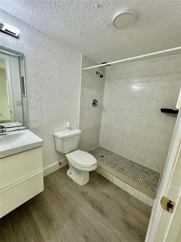 6201 N Falls Cir Drive 212, Lauderhill, FL 33319